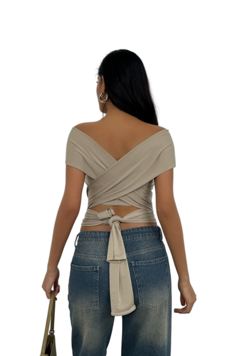 Blusa corta sin tirantes de Black Fashion - Beige 